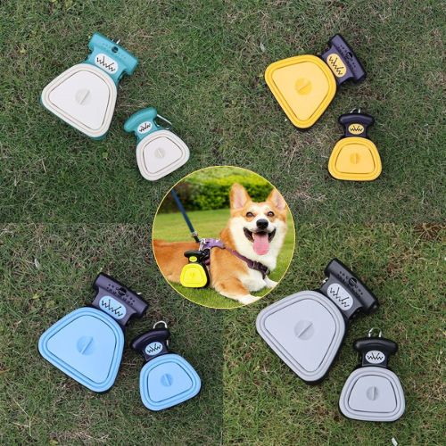 quatre-ramasses-crotte-de-chien-de-couleurs-différente-et-deux-grandeur-différentes