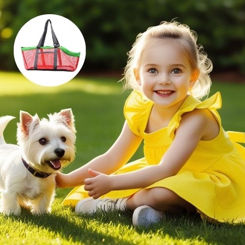 un-jeune-fille-joue-avec-son-petit-chien-sur-un-terrain-gazonné-et-sur-une-image-en-mortaise-un-sac-de-transport-rouge-et-vert