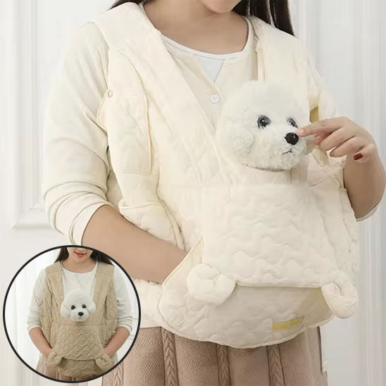 une-dame-porte-un-sac-de-transport-avec-un-chien-assis-dedans